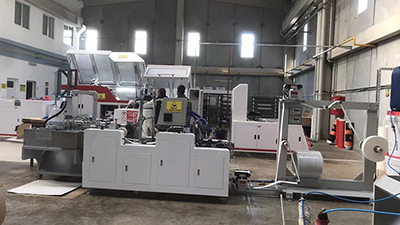 Machine de fabrication de sacs en papier sur mesure pour un client égyptien