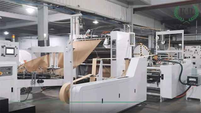 Machine de fabrication des sacs en papier avec fond plat (sac SOS à poignées torsadées) 01