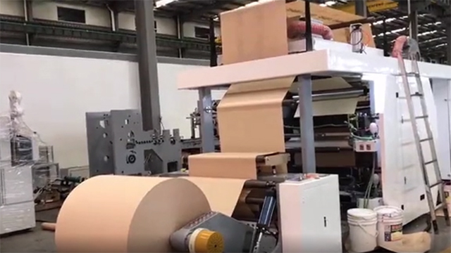 Machine d'impression flexographique (impression 4 couleurs)