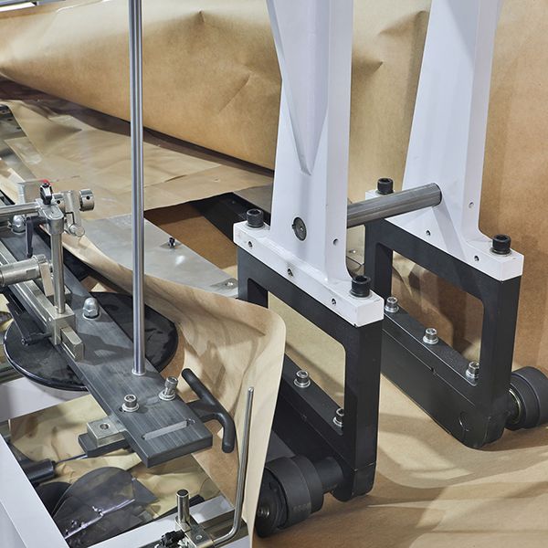 Machine de fabrication des sacs en papier avec fond plat (sac SOS à poignées torsadées)