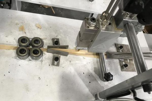Machine de fabrication des sacs en papier avec fond plat (sac SOS à poignées plates)