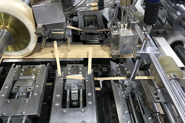 Machine de fabrication des sacs en papier avec fond plat (sac SOS à poignées plates)
