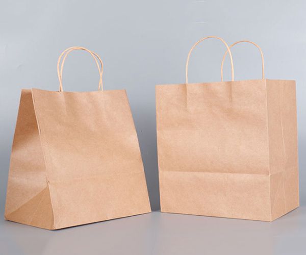 Sacs en papier avec poignées